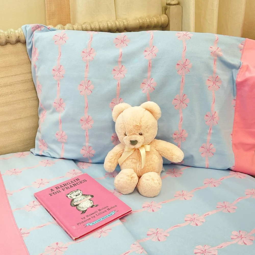 NEW The Beaufort Bonnet Company, Sleep Tight Sheet Set, pattern “No Bow No Go”